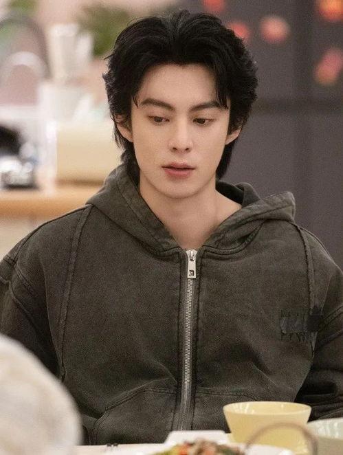 王鹤棣吃瓜表现,瓜王本王!