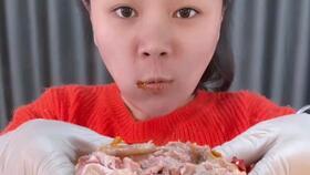 快手精神小伙吃瓜,吃瓜群众的欢乐盛宴